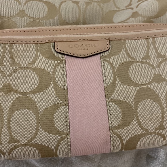 Coach crossbody or shoulder bag with matching billfold/wristlet - Picture 2 of 12